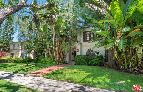 Photo of 340 N Oakhurst Drive #103, Beverly Hills, CA 90210 (MLS # 25572459)