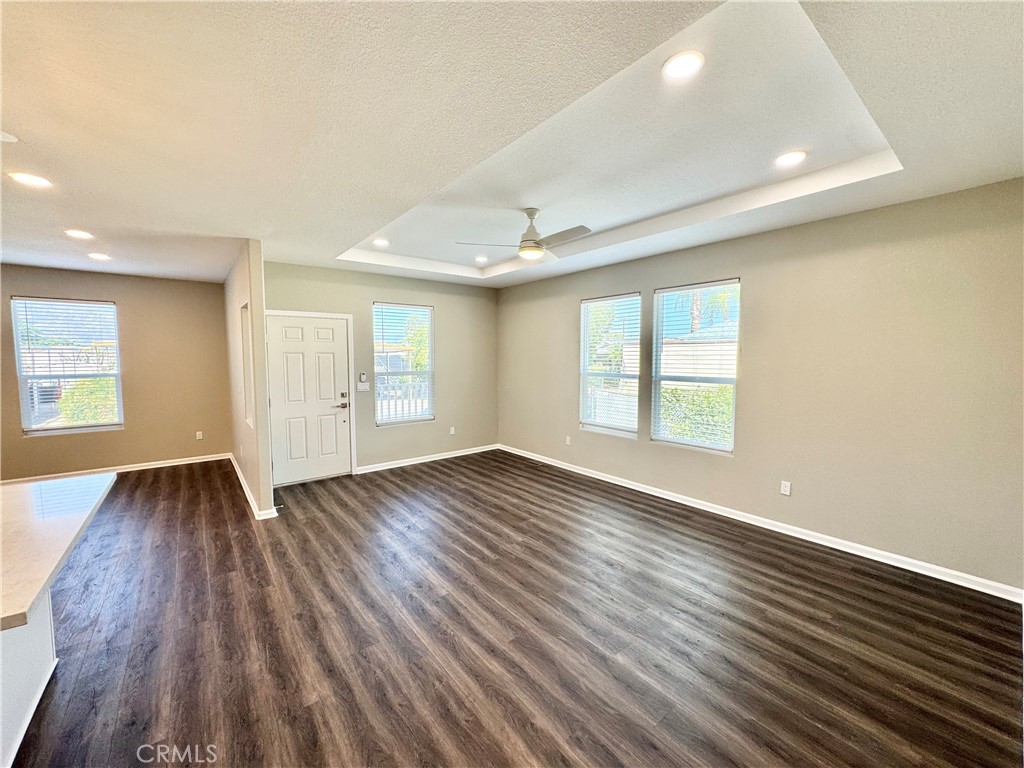 21601 Canyon 28