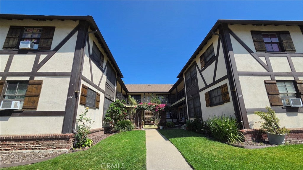 455 - 457 W Elm
