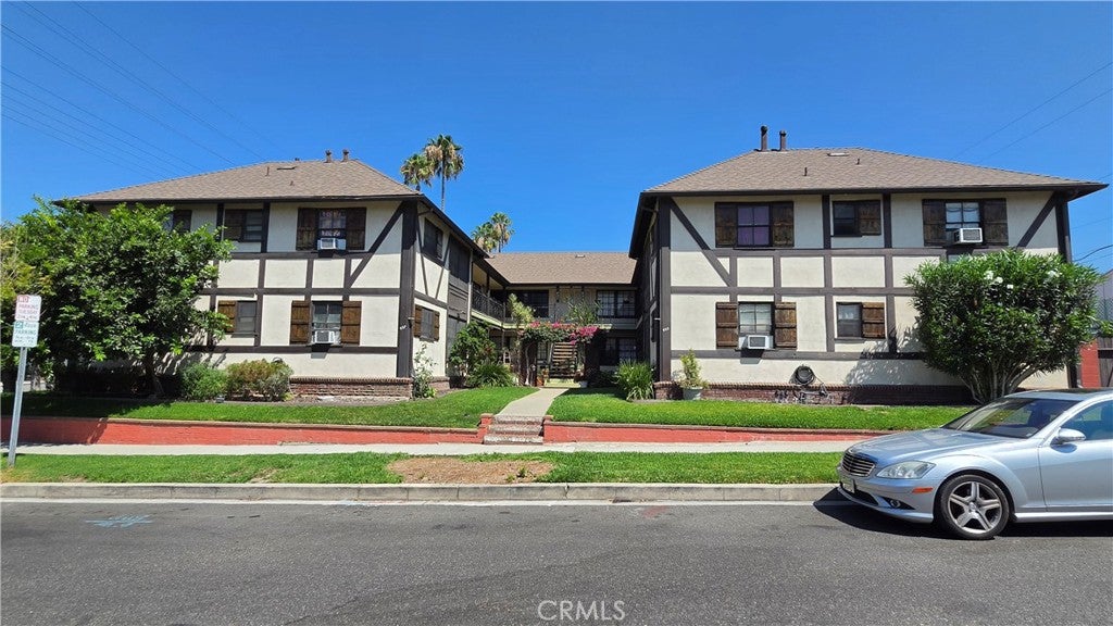 455 - 457 W Elm