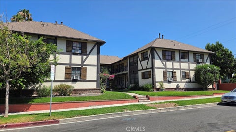 Photo of 455 - 457 W Elm AVE, Burbank, CA 91506 (MLS # SR26169083)