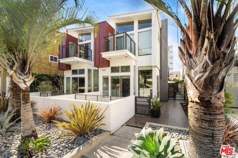 Photo of 852 10th Street #4, Santa Monica, CA 90403 (MLS # 26988561)