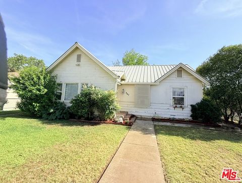 Photo of 347 Francis Street, Bakersfield, CA 93308 (MLS # 26767989)