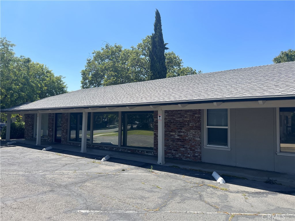 Large 4,000 sq ft office available for Sale or Lease in downtown Merced. This space would be suitable for any professional office user.
Please see brochure for additional information.
