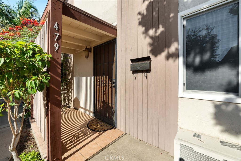 479 E 1st