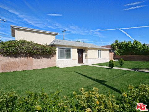 Photo of 2501 Ralston Lane, Redondo Beach, CA 90278 (MLS # 26659157)