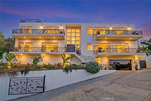 3952 Oakfield Drive Sherman Oaks CA 91423