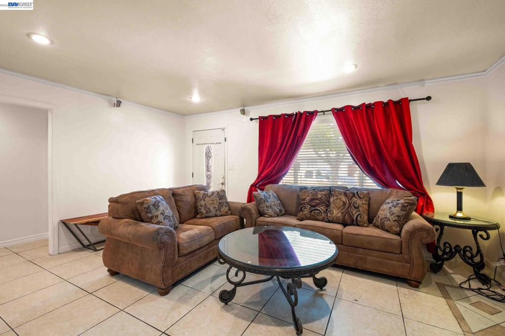 8591 Beverly Ln