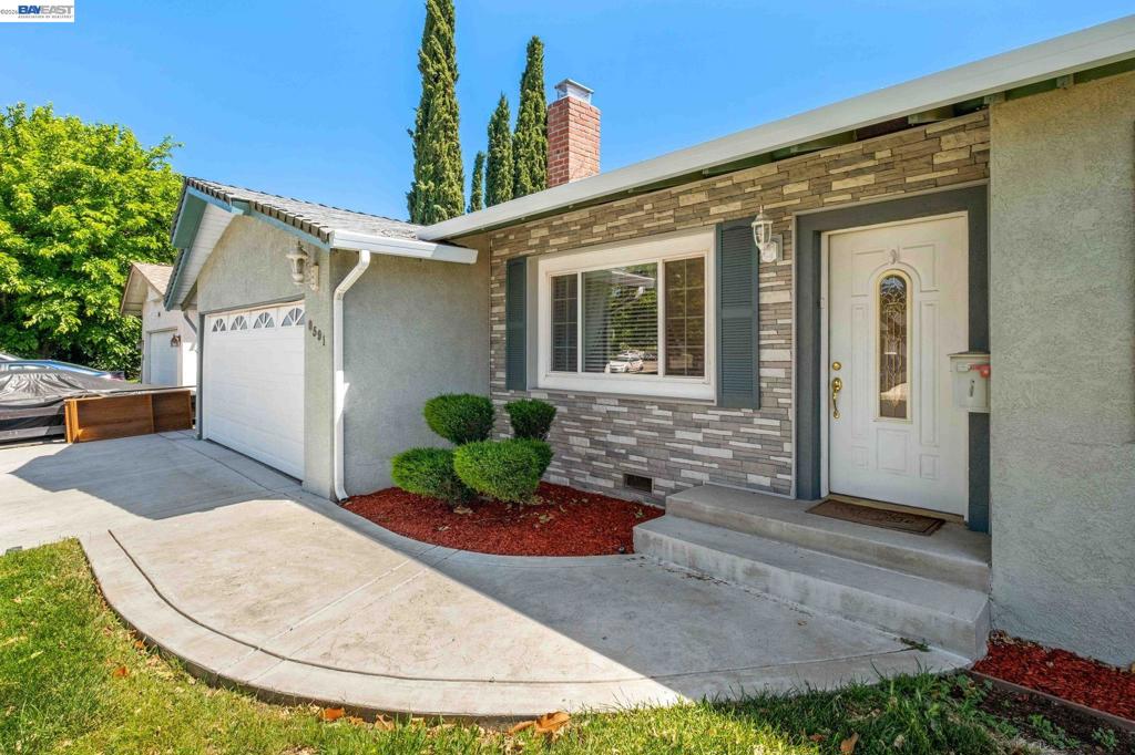 8591 Beverly Ln