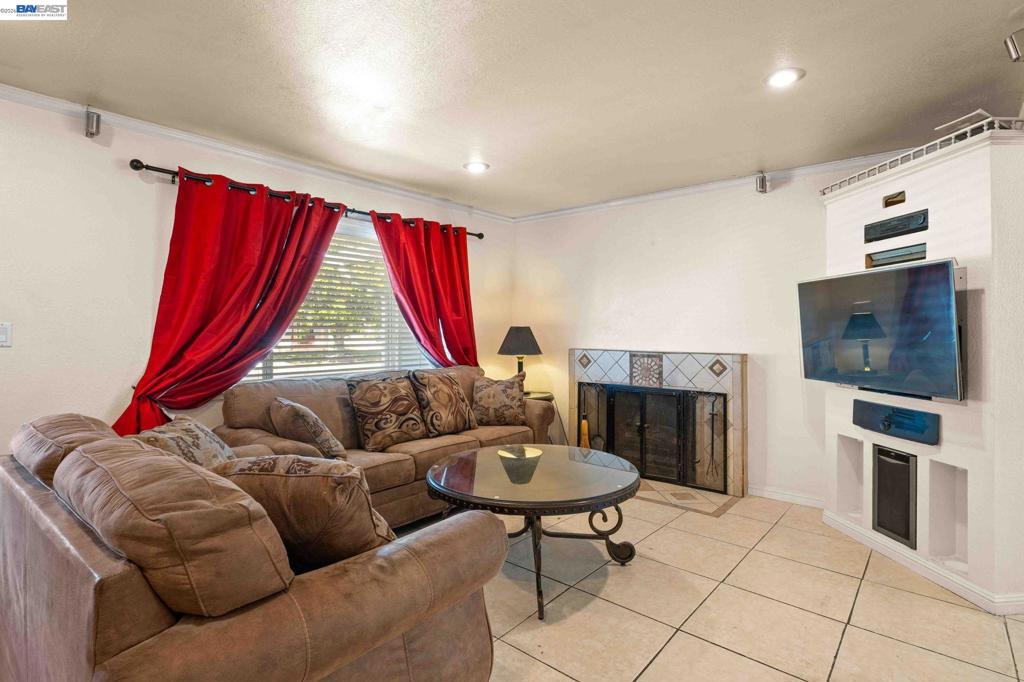 8591 Beverly Ln