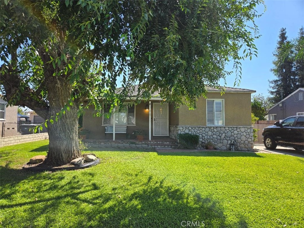 Charming 3-Bedroom Single Story in a Great Neighborhood!
Welcome home to this inviting 3 bedroom, 2 bath single-story home that blends comfort, function, and charm. Step inside and you’ll find a spacious open floor plan featuring a large family room with a cozy fireplace—perfect for gatherings or quiet evenings.
The kitchen and living areas flow seamlessly, making entertaining a breeze, while large windows invite natural light throughout. Large Walk in pantry.
Outdoors, enjoy a beautifully maintained lawn and welcoming front porch, ideal for morning coffee or evening relaxation. In the backyard, a versatile storage unit with electricity provides the perfect space for extra storage, a workshop, or even a private home office. House has solar (leased)
Located in a highly desirable neighborhood just 2 blocks from the elementary school, this home offers both convenience and community.
? Highlights:
3 bedrooms / 2 bathrooms
Single-story open floor plan
Spacious family room with fireplace
Beautiful lawn & porch
Storage unit with electricity (office potential)
Great neighborhood, close to school
Don’t miss your chance to own this charming home—it won’t last long! VA Assumable loan with low interest!