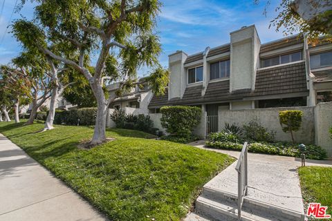 Photo of 11868 Moorpark Street #D, Studio City, CA 91604 (MLS # 26796677)