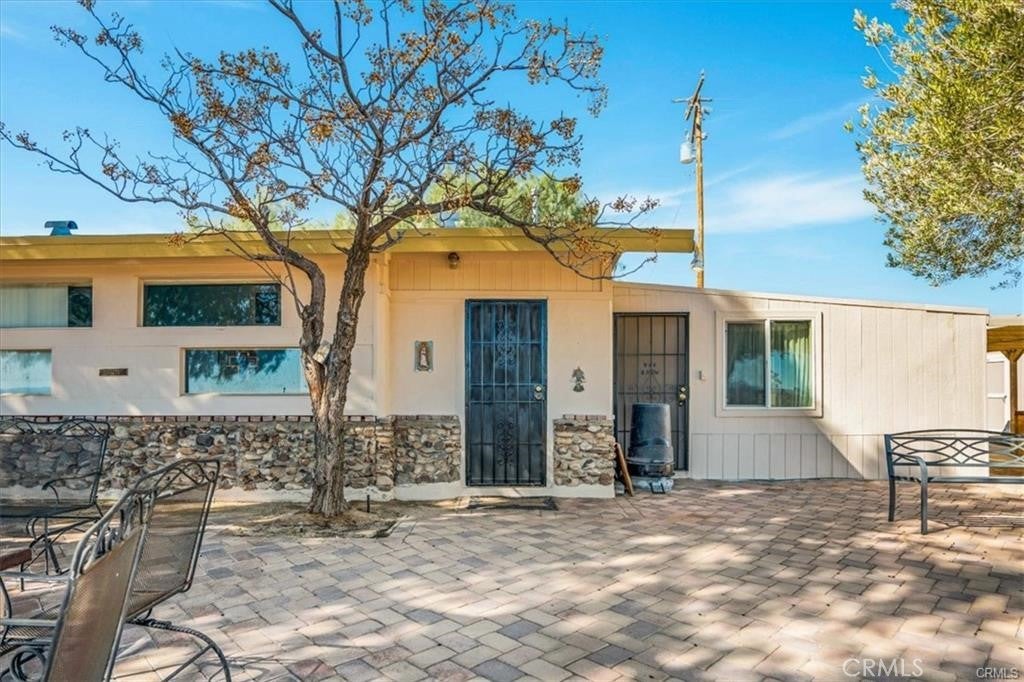 3961 Avenida Del Sol