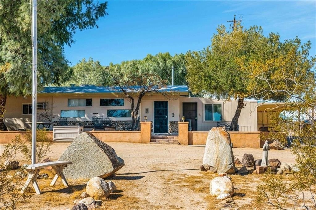 3961 Avenida Del Sol