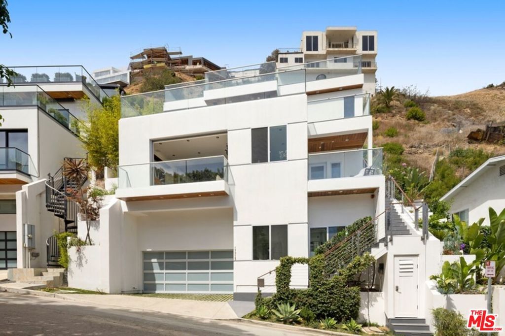 17713 Posetano Road, Pacific Palisades CA 90272