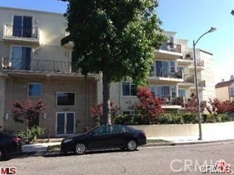 Photo of 14412 Killion, Sherman Oaks, CA 91401 (MLS # SR25273009)