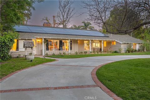 Photo of 5932 Lubao ave AVE, Woodland Hills, CA 91367 (MLS # SR26113881)