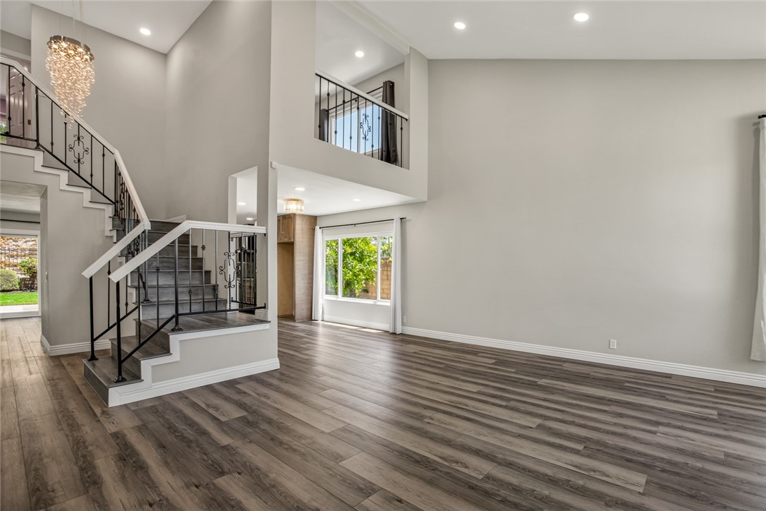 1566 Autumn Hill
