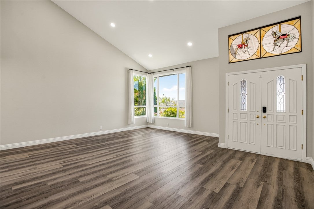 1566 Autumn Hill