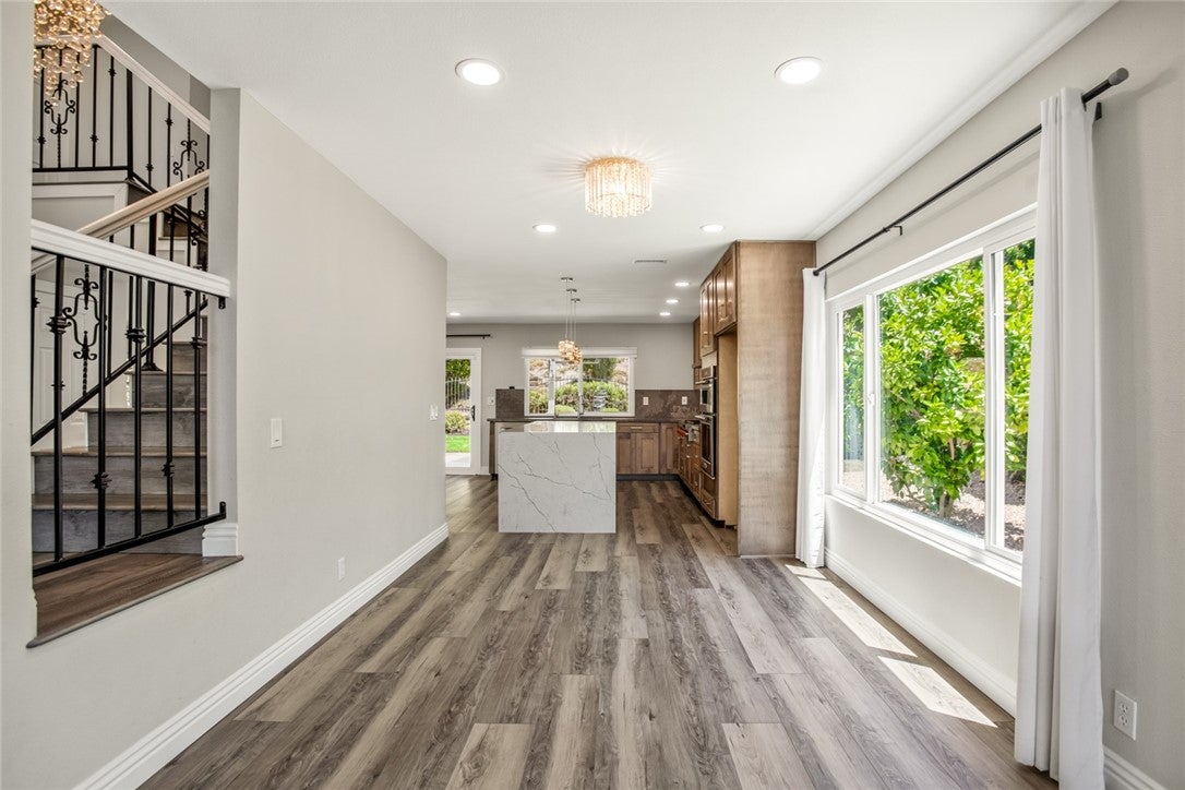 1566 Autumn Hill