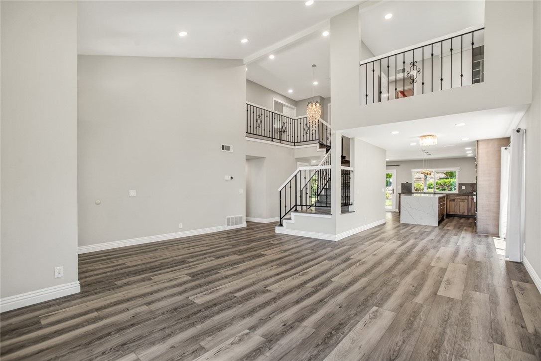 1566 Autumn Hill
