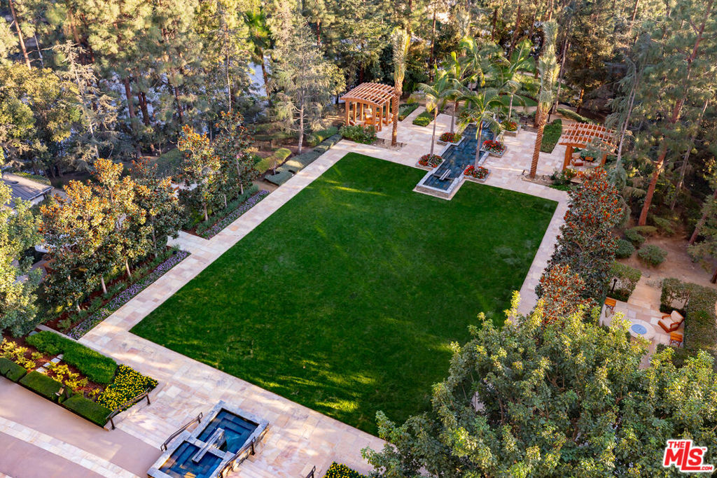 1 W Century Drive 8D