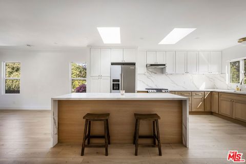 1402 Allesandro Street Los Angeles CA 90026