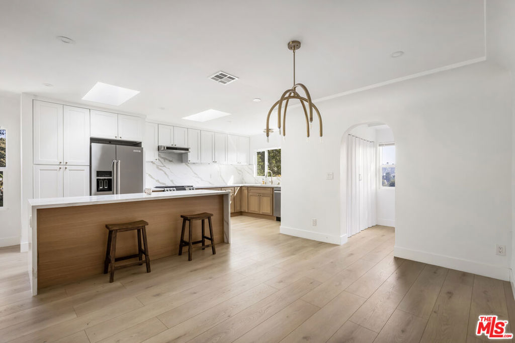 1402 Allesandro Street