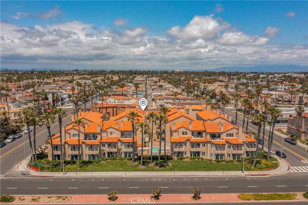 Photo of 2000 Pacific Coast Hwy Hwy #309, Huntington Beach, CA 92648 (MLS # OC25242706)