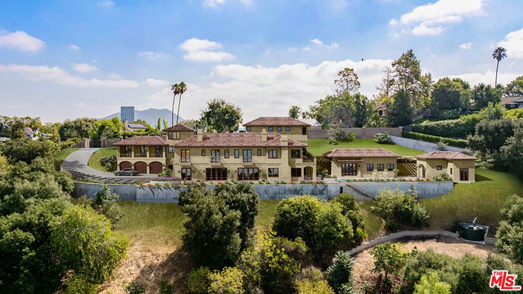 Photo of 3721 Eureka Drive, Studio City, CA 91604 (MLS # 25624467)