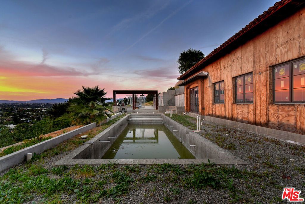 Photo of 3721 Eureka Drive, Studio City, CA 91604 (MLS # 25624467)