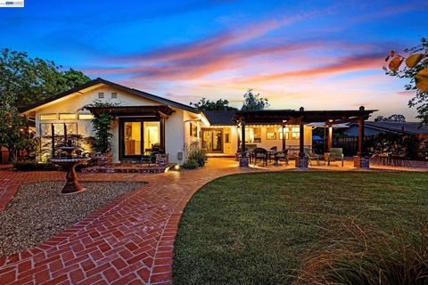 Photo of 1152 Farmington Way Way, Livermore, CA 94550 (MLS # 41132818)