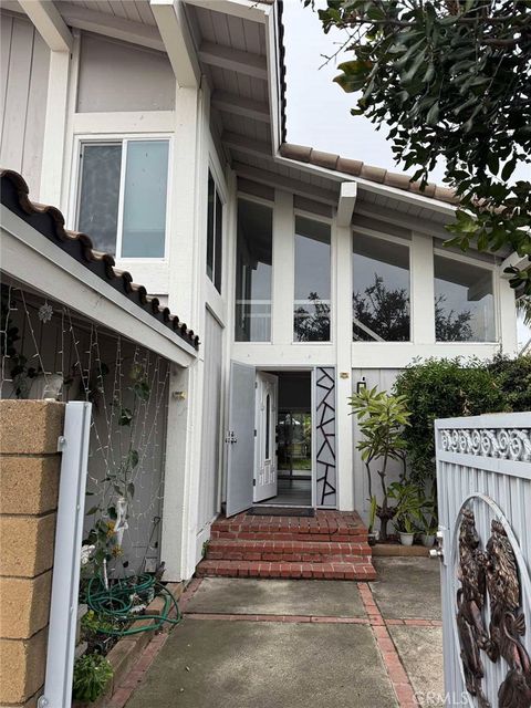 Photo of 408 N Flower St, Orange, CA 92868 (MLS # OC26026211)