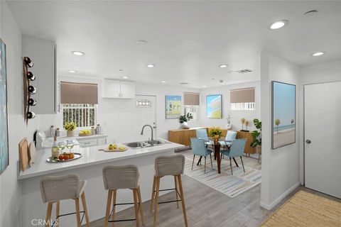 Photo of 14253 Magnolia, Sherman Oaks, CA 91423 (MLS # SR26083669)