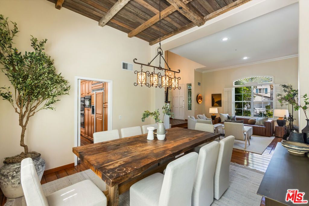 Photo of 5985 Vista De La Luz, Woodland Hills, CA 91367 (MLS # 25585875)