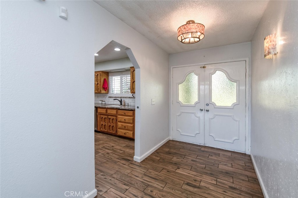 6732 E Harvey