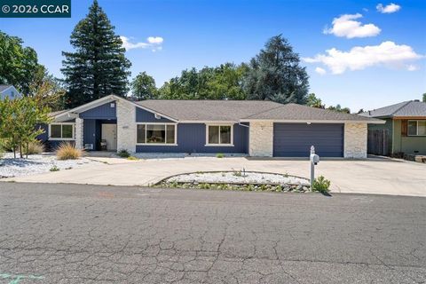 Photo of 8920 Barrhill Way Way, Fair Oaks, CA 95628 (MLS # 41131720)
