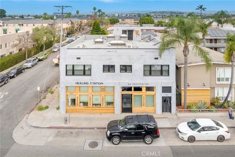 Photo of 1427 E 4th St, Long Beach, CA 90802 (MLS # SB26028039)