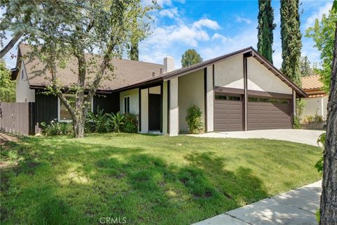 Photo of 27311 Country Glen Rd, Agoura Hills, CA 91301 (MLS # SR26105397)