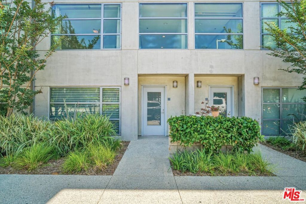 Photo of 11500 Tennessee Avenue #105, Los Angeles, CA 90064 (MLS # 25575991)