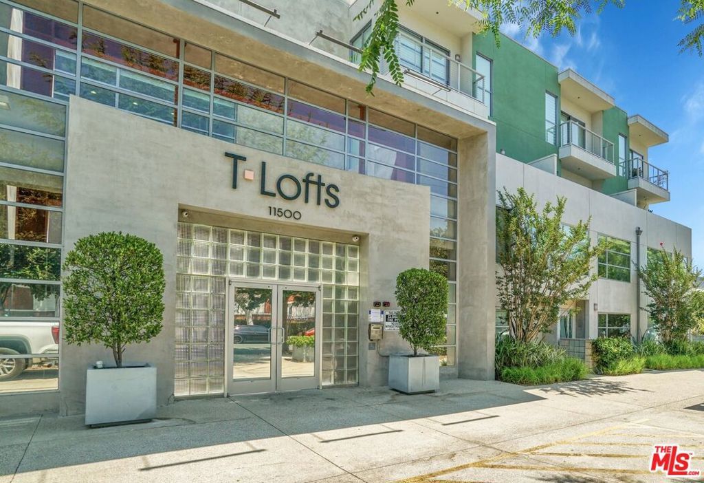 Photo of 11500 Tennessee Avenue #105, Los Angeles, CA 90064 (MLS # 25575991)