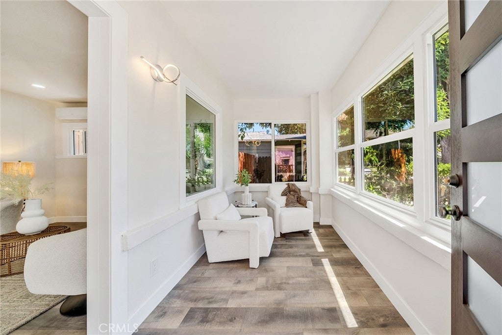 329 W Whiting Avenue