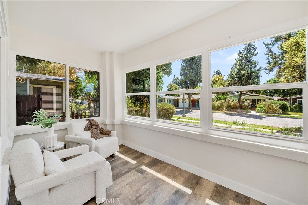 329 W Whiting Avenue