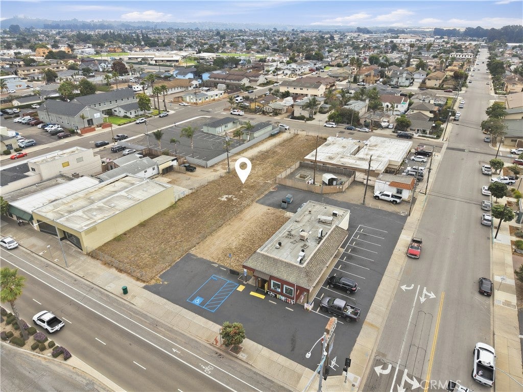 838 W Grand Ave