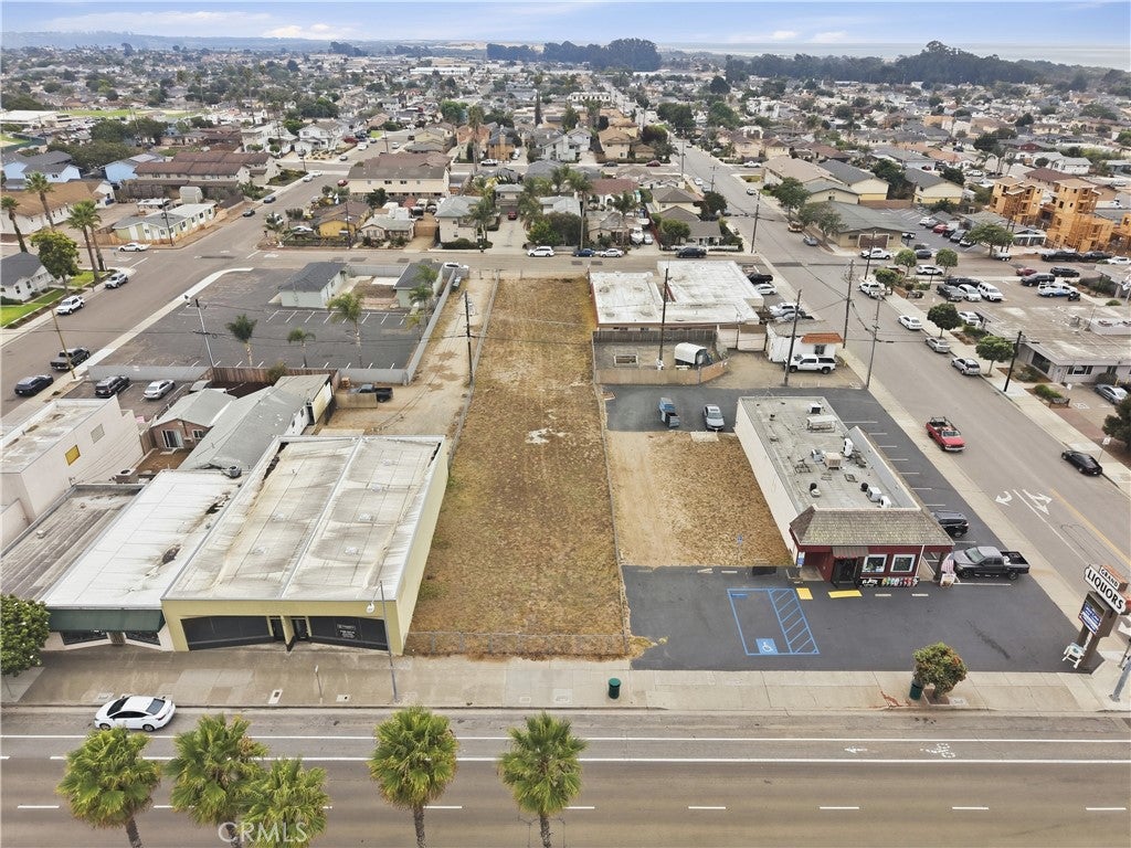 838 W Grand Ave