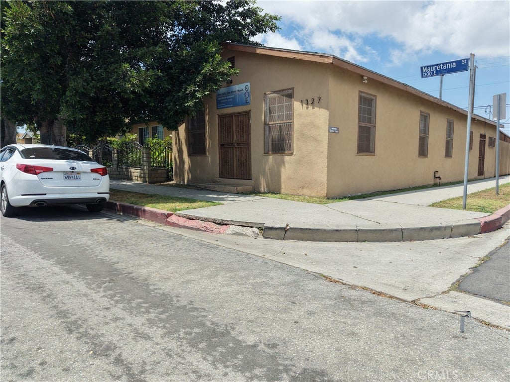 1327 E Mauretania