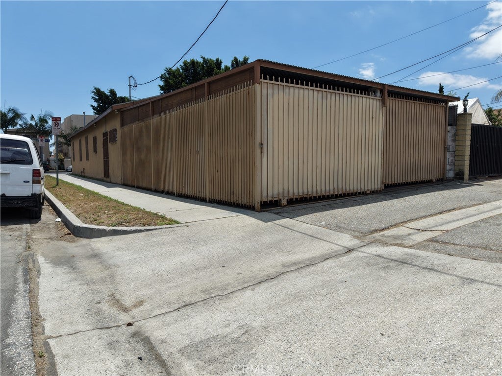 1327 E Mauretania