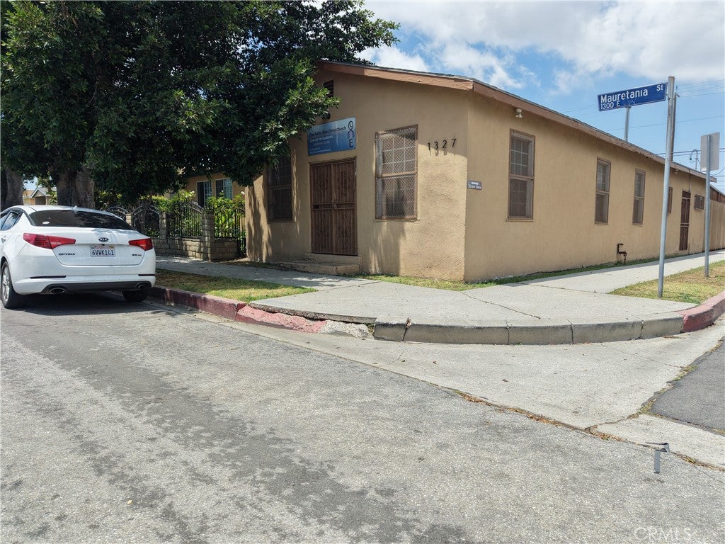1327 E Mauretania
