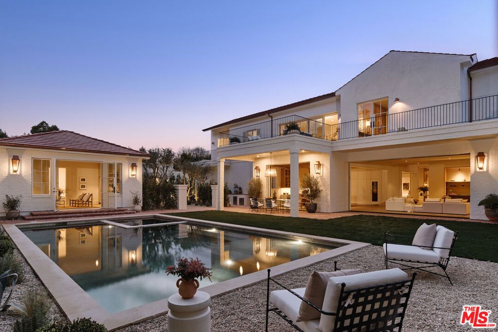 Photo of 15620 Woodvale Road, Encino, CA 91436 (MLS # 26658435)