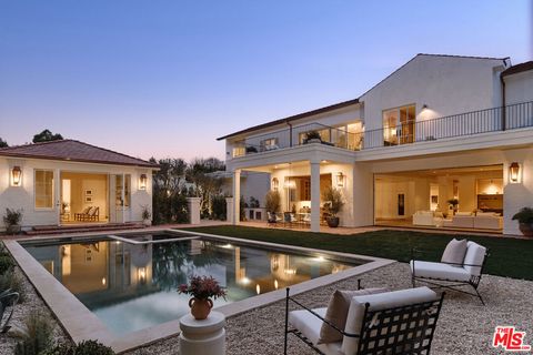 Photo of 15620 Woodvale Road, Encino, CA 91436 (MLS # 26658435)